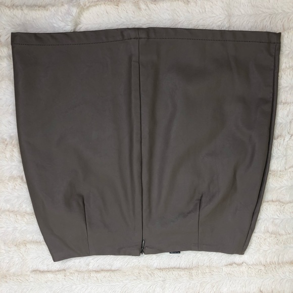 Forever 21 Taupe Faux Leather skirt - Size M - Picture 2 of 2